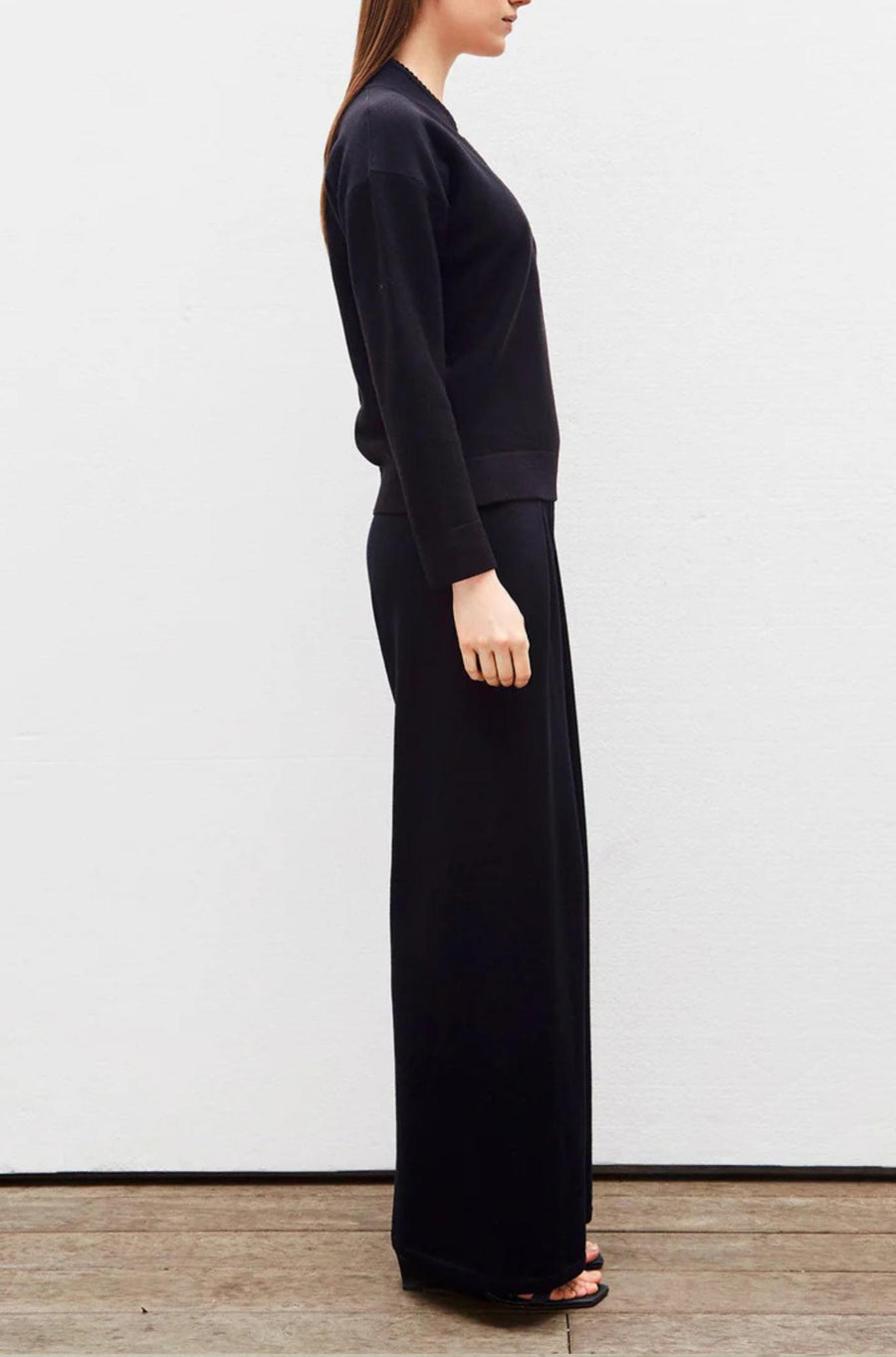 Verone scalloped v-neck knit top-Top-Molli-Debs Boutique