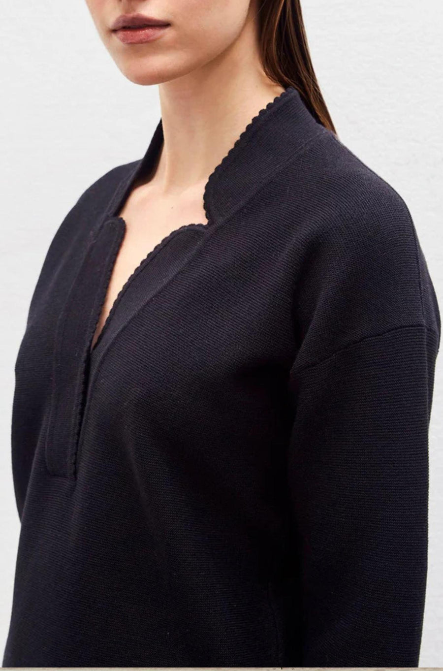 Verone scalloped v-neck knit top-Top-Molli-Debs Boutique