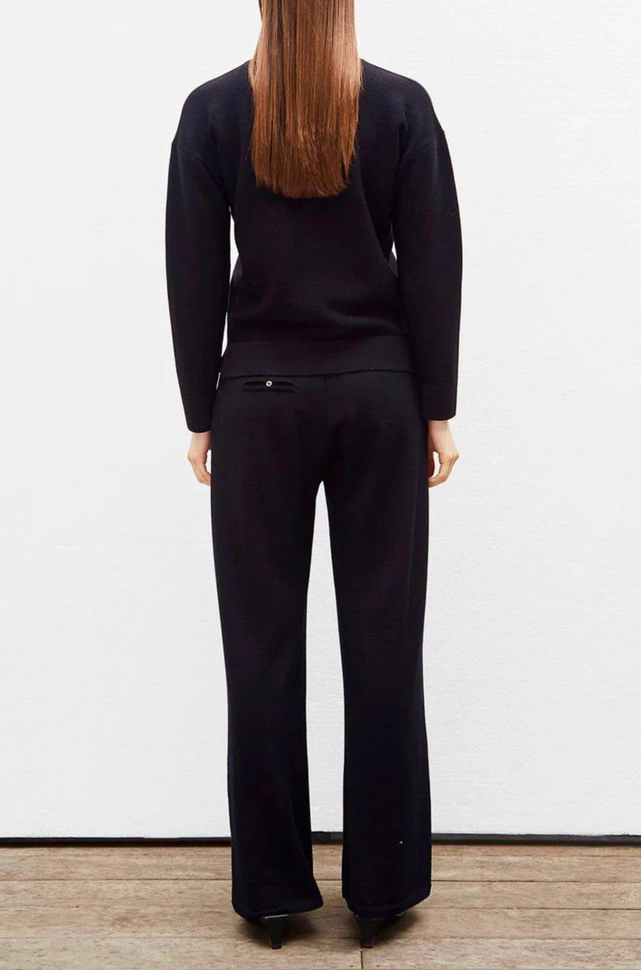 Verone scalloped v-neck knit top-Top-Molli-Debs Boutique